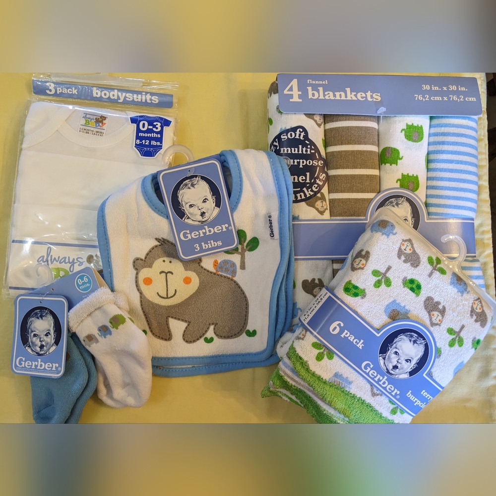 Gerber Baby Bundle Blankets Bibs Onesies Burp Cloths Socks 0-3 Months New T18MIS